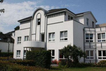 Moderne Eigentumswohnung über zwei Ebenen mit Tiefgaragenstellplatz auf der Westlichen-Höhe, Wfl. ca. 119 m², 3 Zimmer, Terrasse