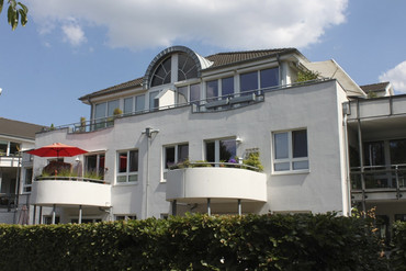 Flensburg/Westliche Höhe Großzügige und moderne Wohnung mit zwei Balkonen und zwei TG-Stellplätzenin ansprechender Wohnanlage